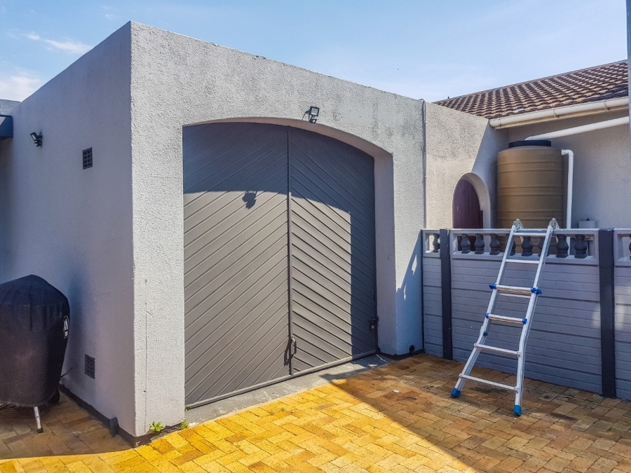 To Let 3 Bedroom Property for Rent in Bothasig Western Cape
